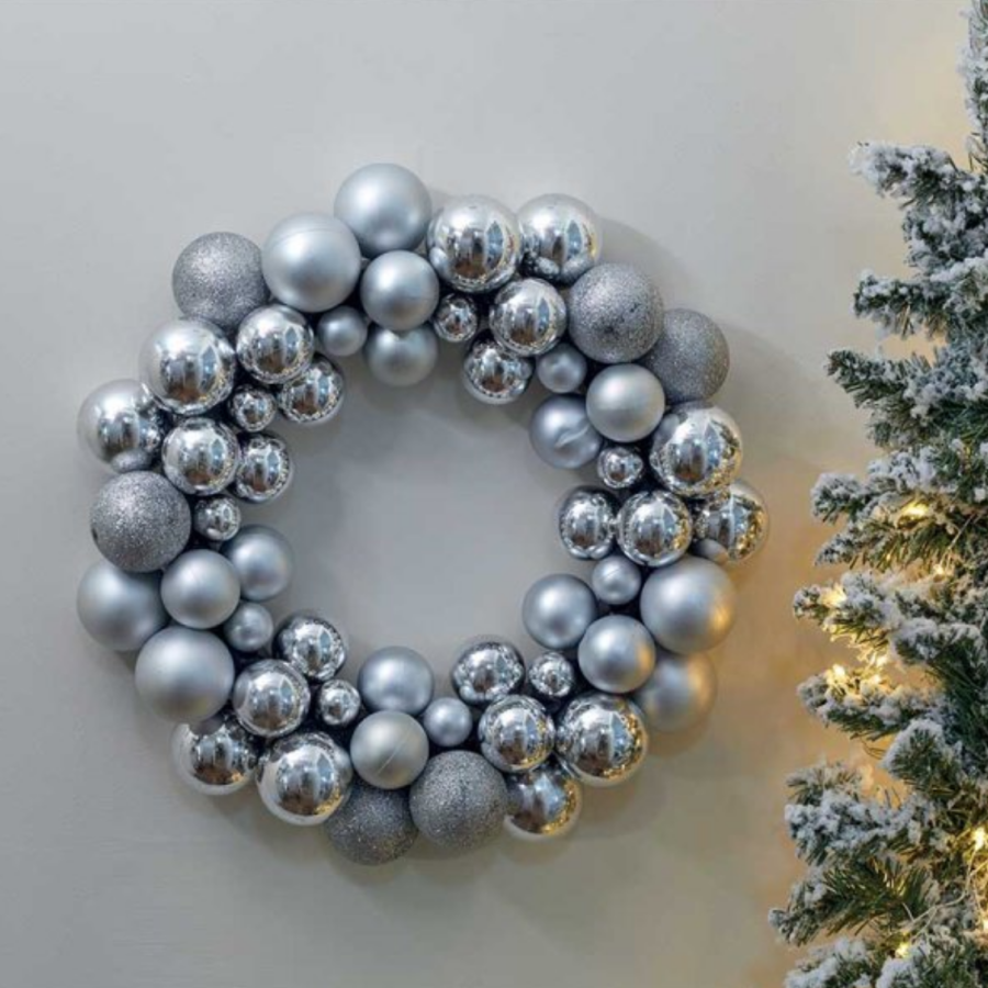 Three Kings Silver Bauble Wreath - Image 2