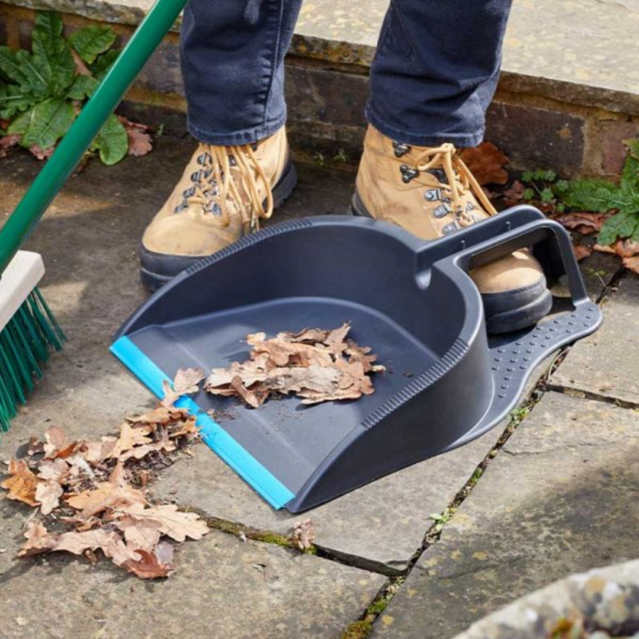 Garden Step-On Dustpan - Image 2